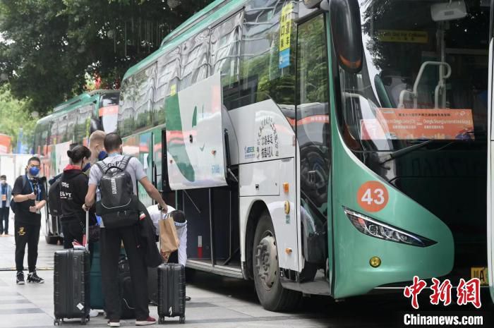 他说：“赢下本赛季的最后一场主场比赛非常重要，欧冠资格的争夺会持续到最后，很多球队都在竞争。